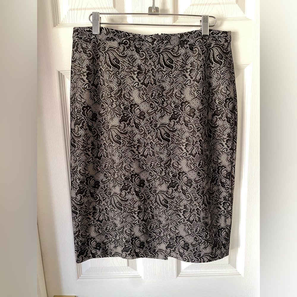 The Limited Black and Cream Lace Patterned Pencil Skirt - Sz 8